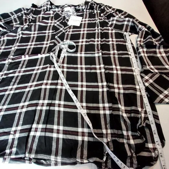 Zac & Rachel Womens Size 2X Black/White Plaid V-Neck Tie-Front Blouse 100% Rayon - Picture 4 of 12